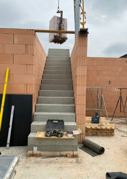 Betonierte Treppe vom Neubau Einfamilienhaus bei Limburg an der Lahn (Rheinland-Pfalz)