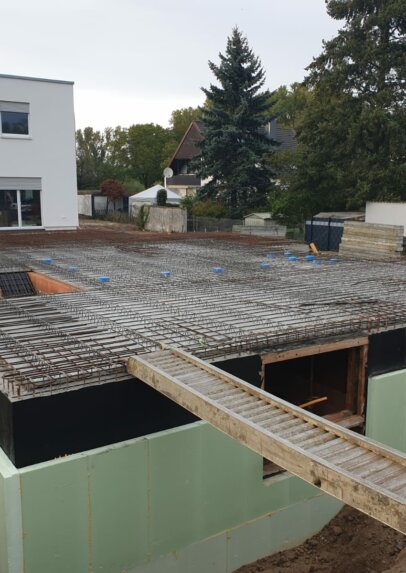 Bewehrung der Kellerdecke beim Neubau eines Einfamilienhauses mit Garage in Karlsruhe (Baden-Württemberg)