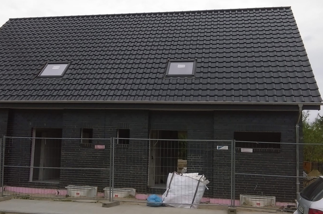 Traufseitige Ansicht eines Neubau Doppelhauses in Greven (NRW)